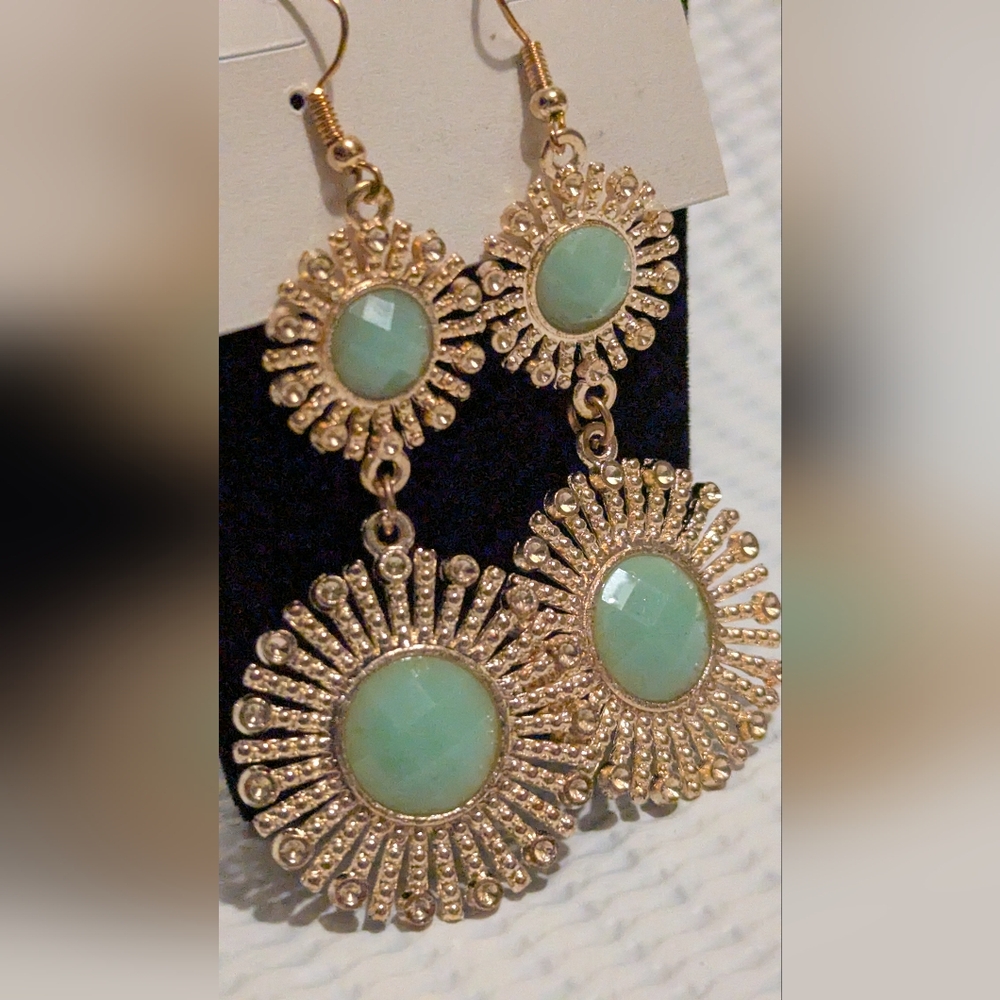 NWT Gold and Green Dangle earrings. Perfect for Spring!